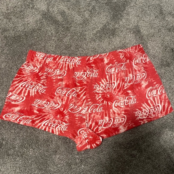 Coca Cola Plus Size Shorts Red & White Tie Dye Casual Relaxed Comfy Short Sz 2XL - Picture 3 of 3